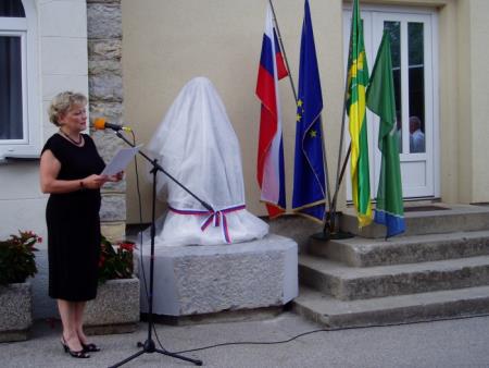 KNOBLEHARJEVO 2012 - Odkritje 3. likovne razstave sekcije KS Bučka - Ambrozzia ter odkritje kipa Martina Kebra 2